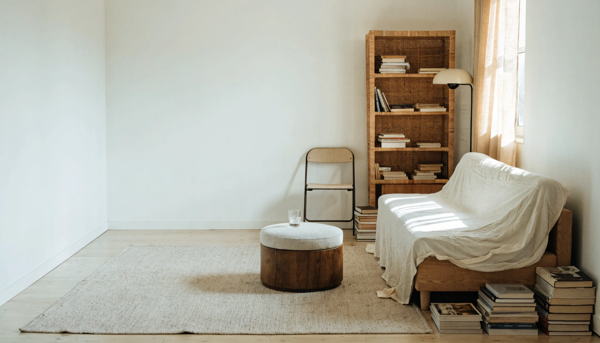 18 College Apartment Furniture Ideas That Save Space and Money