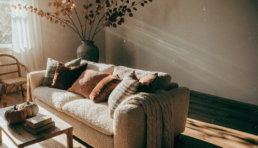 Fall-Inspired Living Room with Autumn Colors: Decor Ideas 2026