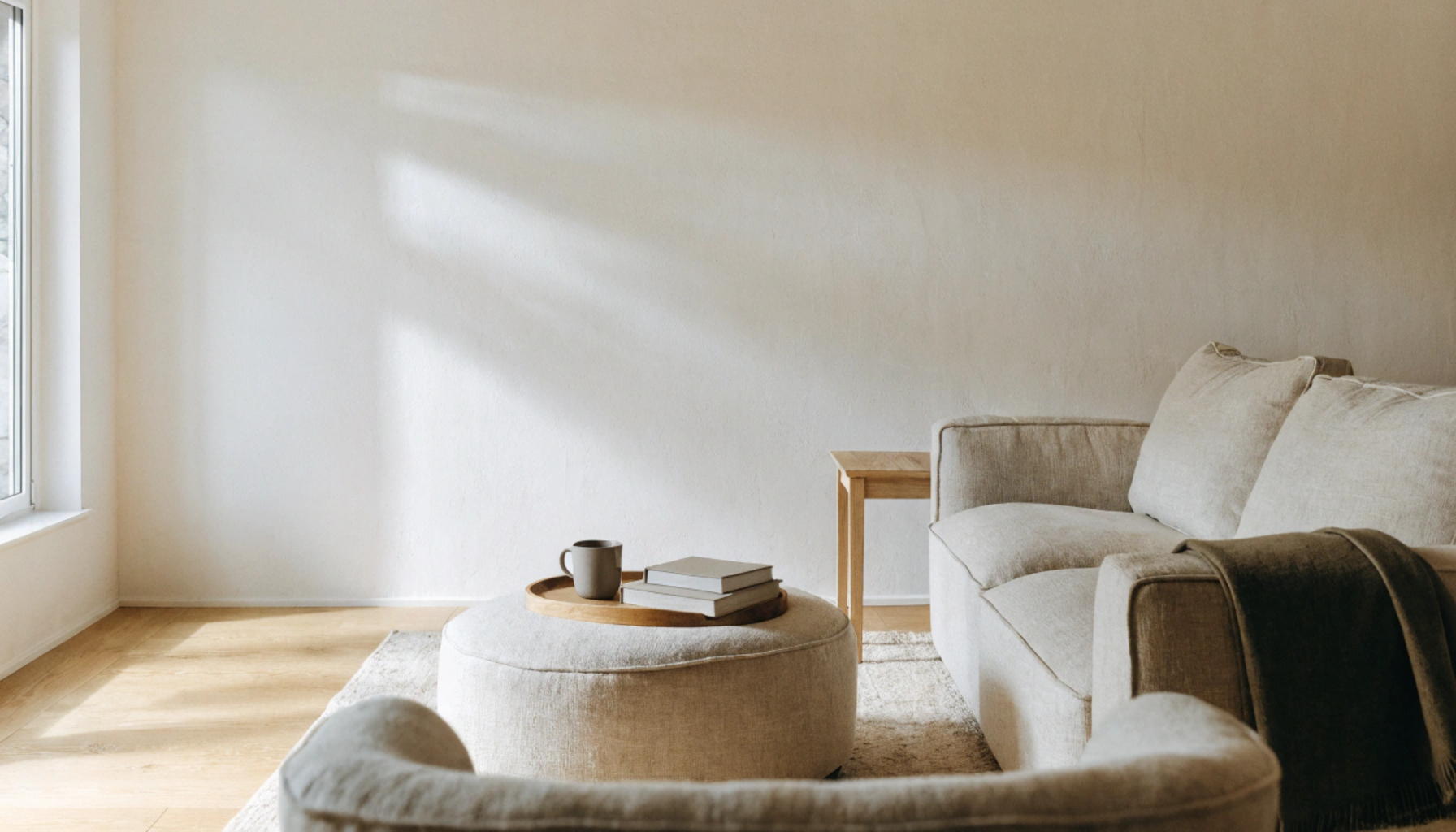 10 Coffee Table Alternatives That Work Better in Small Living Rooms