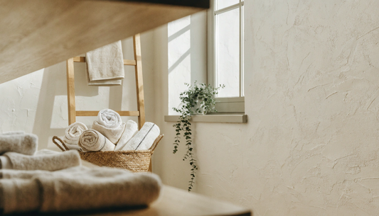 16 Towel Storage Ideas for Your Bathroom (Small-Space Friendly)