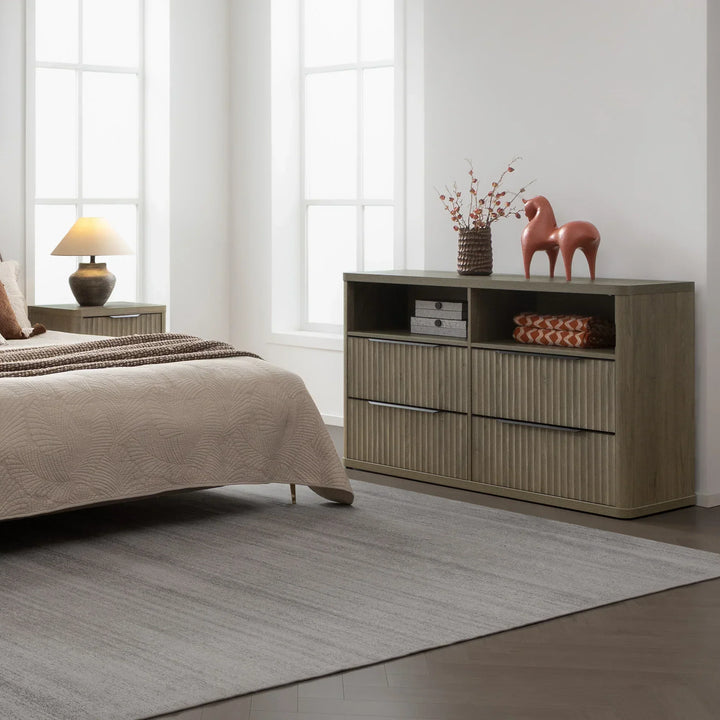 Cas 4 Drawer dresser with Open Shelf